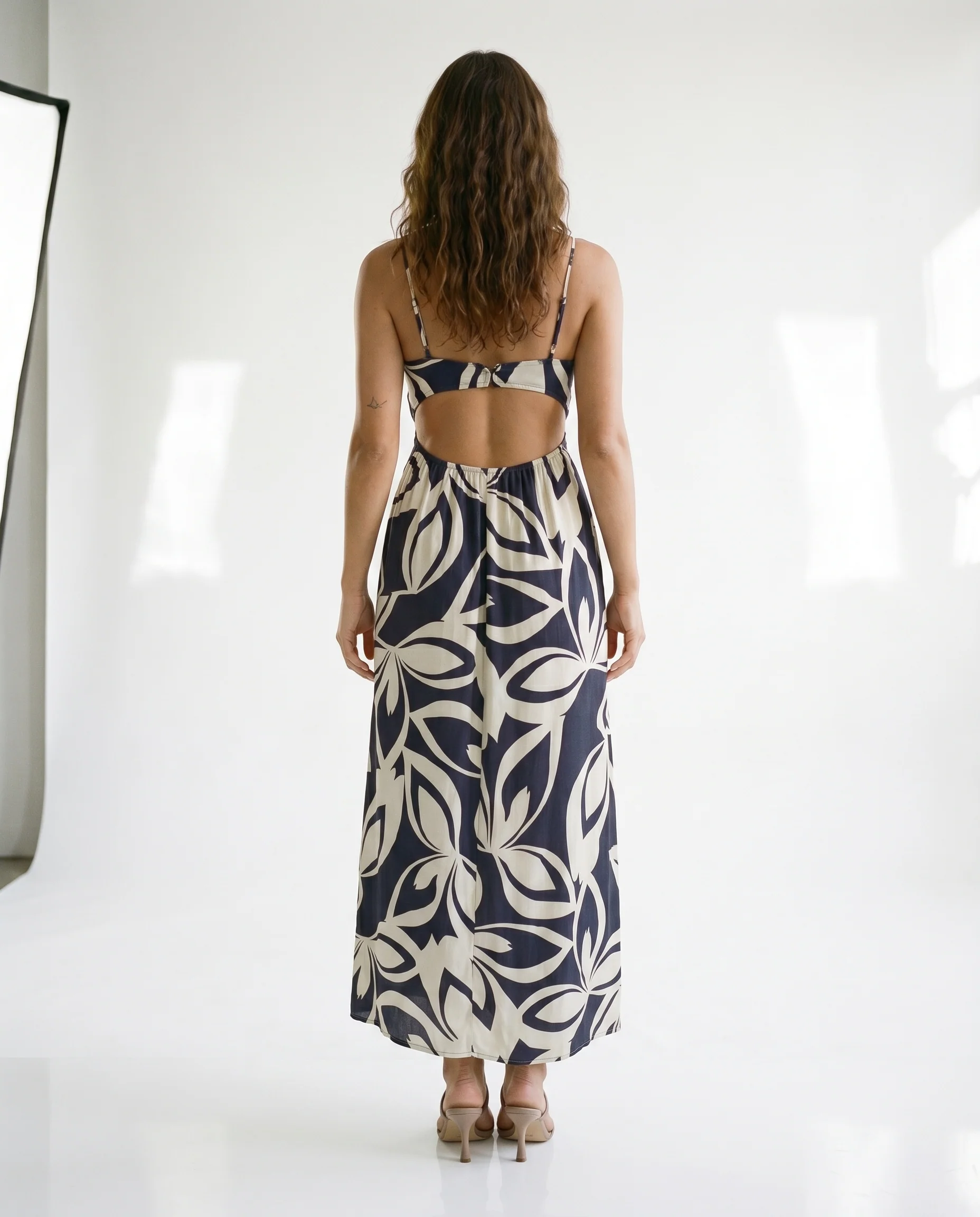 One Side Metal Triming Halter Dress - Image 12
