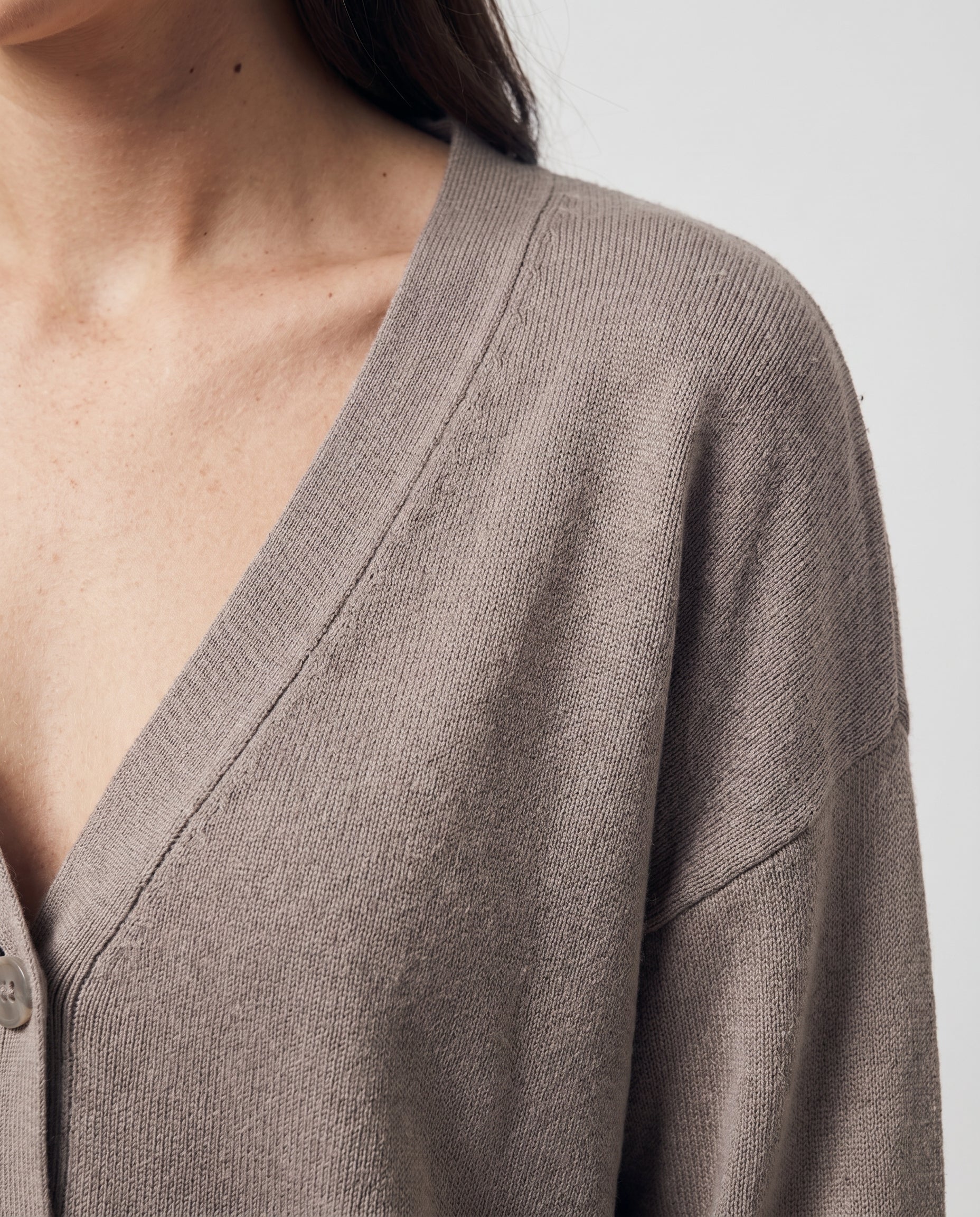VM New Lexsun V-Neck Cardigan - Image 4